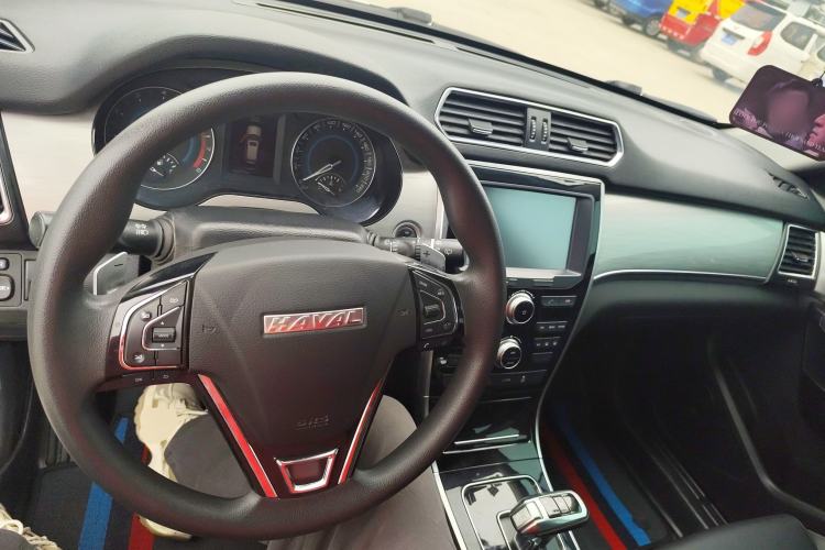 Used Haval H2 2018 Chuanxiang Edition Red Badge 1.5T Dual-Clutch Two-Wheel Drive Fashionable Model