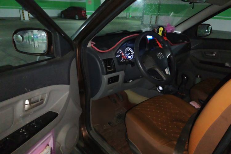 Used BAIC Weiwang M20 2014 1.5L Basic Version BJ415B Driver Seat
