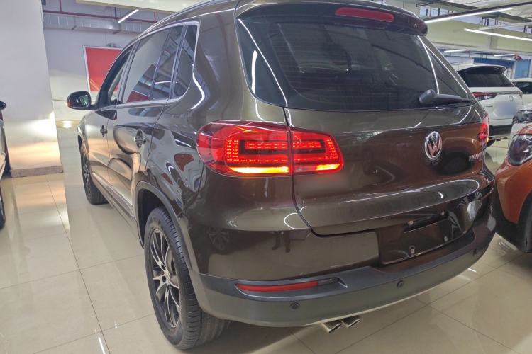 Used Volkswagen Tiguan 2015 1.8TSI Automatic All-Wheel-Drive Luxury Model Rear Left 45 Deg