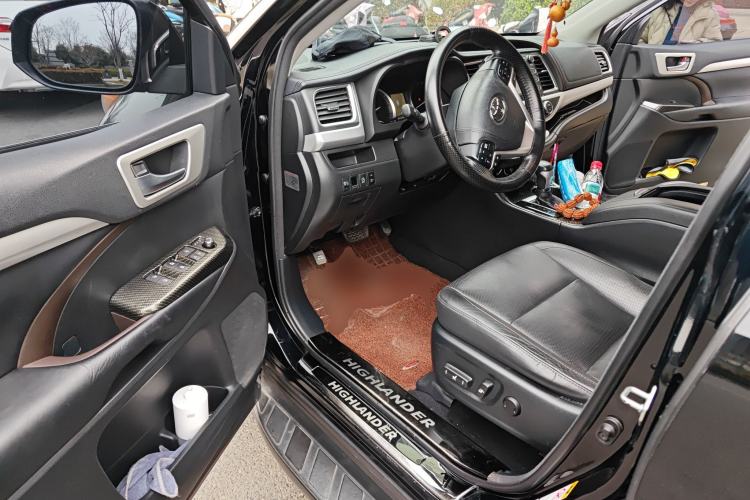 Used Toyota Highlander 2017 2.0T Four-Wheel Drive Black Edition Limited Model
