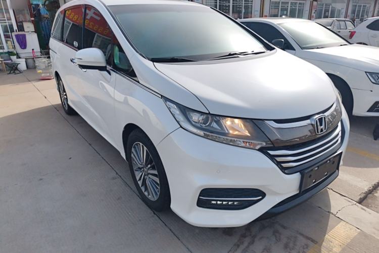 Used Honda Odyssey 2018 2.4L Luxury Edition Front Right 45 Deg