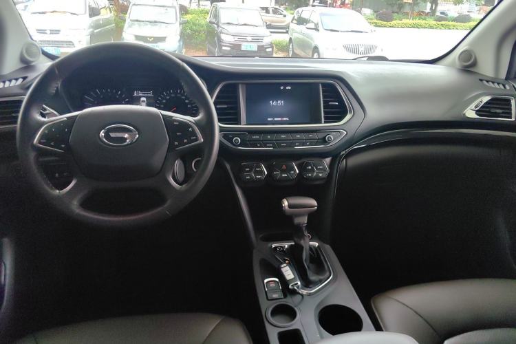 Used GAC Trumpchi GS4 2017 235T Automatic Two-Wheel Drive Luxury Smart Connectivity Version Center Console