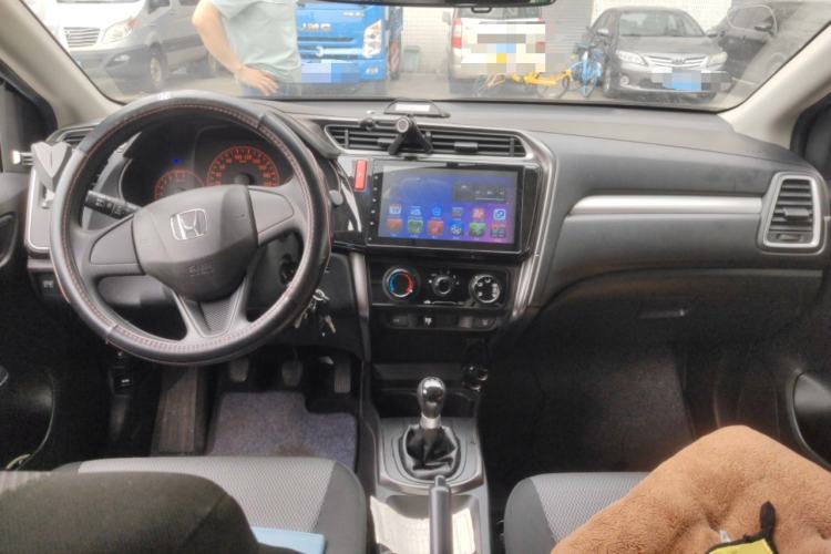 Used Honda Gienia 2017 1.5L Manual Classic Edition Center Console