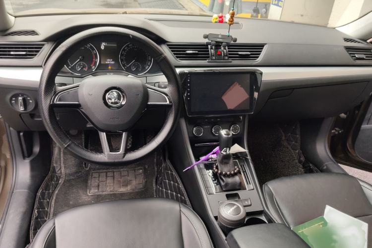 Used Skoda Superb 2016 TSI280 DSG Advanced Edition Interior 2