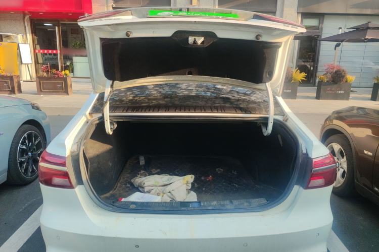 Used Roewe i6 2017 20T Manual Luxury Edition Trunk