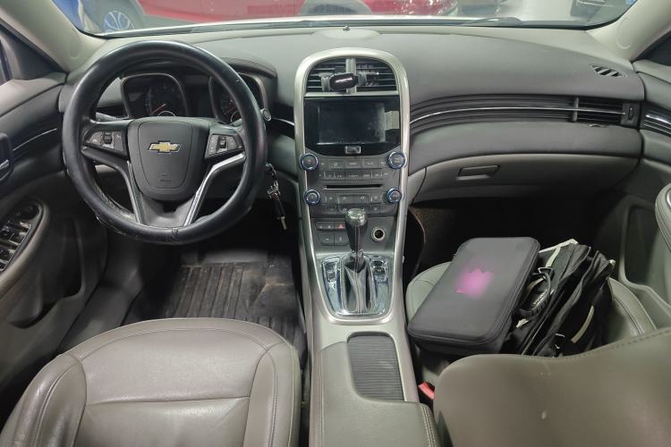 Used Chevrolet Malibu 2014 2.0L Automatic Luxury Edition Center Console