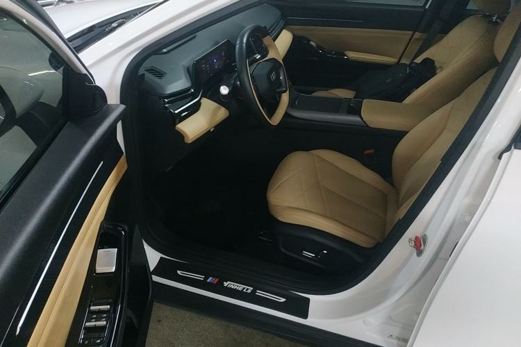 Used Geely Galaxy L6 2023 125km PLUS