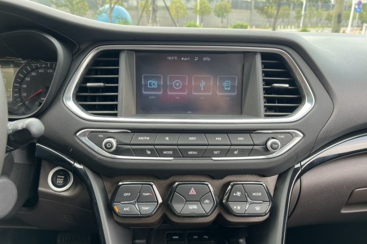 Used GAC Trumpchi GS4 2015 200T G-DCT Luxury Edition Audio And AC Panel