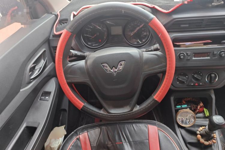 Used Wuling Hongguang 2019 1.5L S Basic Version China VI Standard LAR Steering Wheel
