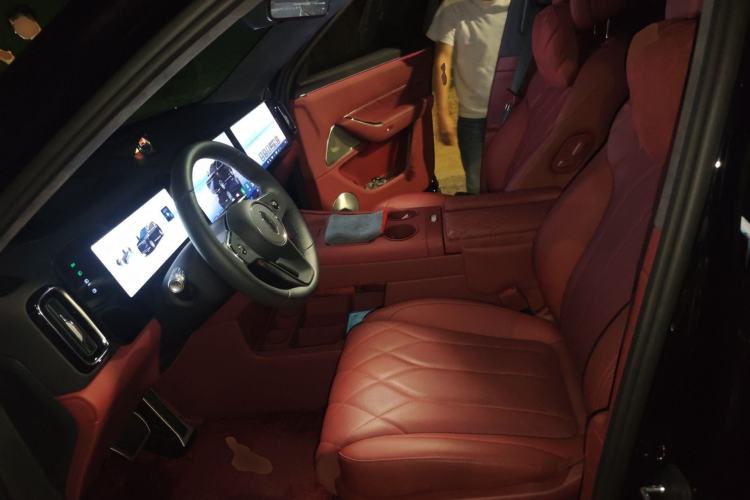 Used Hima AITO M8 2025 Extended-Range Max+ Version 53.4 kWh 5-Seater Edition Left Front Seat