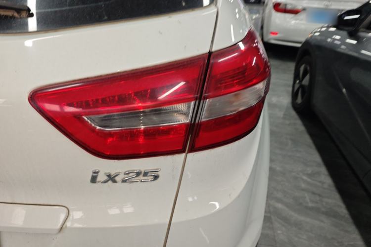 Used Hyundai ix25 2015 1.6L Automatic Two-Wheel-Drive Deluxe DLX Model