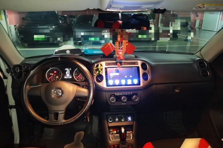 Used Volkswagen Tiguan 2017 300TSI Automatic Two-Wheel Drive Silk Road Luxury Edition Center Console