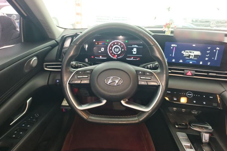 Used Hyundai Elantra 2021 1.5L CVT LUX Prestige Edition Steering Wheel
