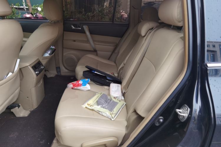 Used Toyota Highlander 2012 2.7L Two-Wheel Drive 7-Seater Luxury Edition
