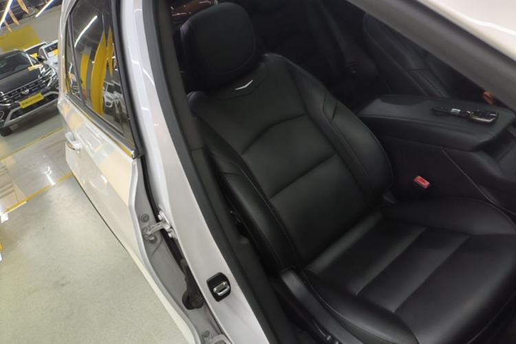 Used Cadillac XT4 2018 28T Two-Wheel Drive Leading Version Right Front Seat