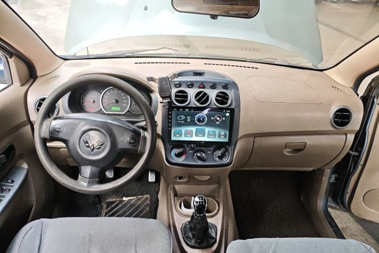 Used Wuling Hongguang 2010 1.2L Standard Version China IV Center Console