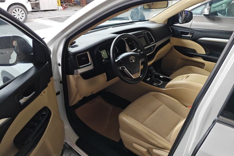 Used Toyota Highlander 2018 2.0T Four-Wheel Drive Elite Edition 7 Seats China VI Standard Driver Seat