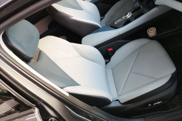 Used Changan UNI-V iDD 2023 ZhiDian iDD 1.5T 113km Smart & Fun Version
