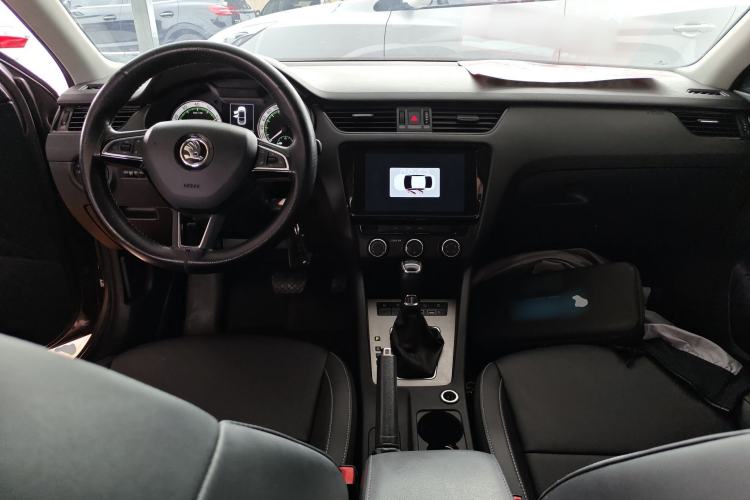 Used Skoda Octavia 2022 1.5L Automatic Comfort Edition Center Console