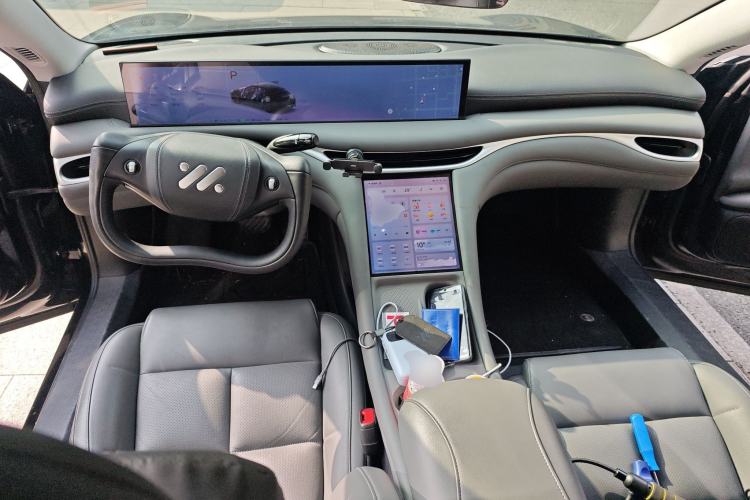 Used IM L6 2024 Max Long-Range Version Center Console