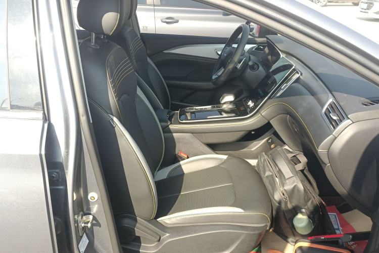 Used Roewe i6 MAX 2020 300TGI Automatic Cool & Stylish Skyroof Edition