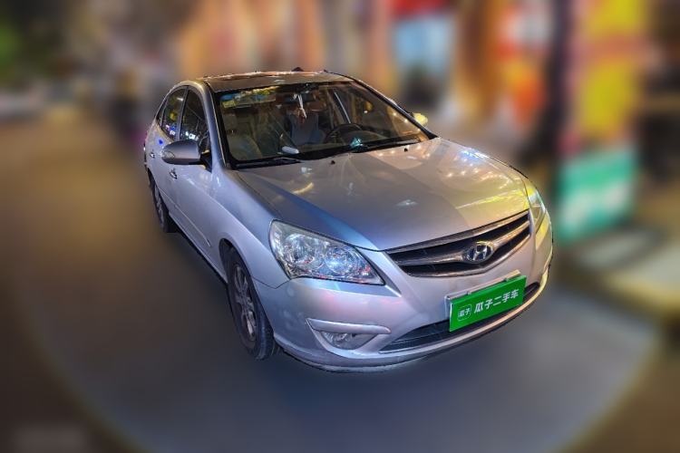 Used Hyundai Celesta 2010 1.6L AT GLS Front Right 45 Deg