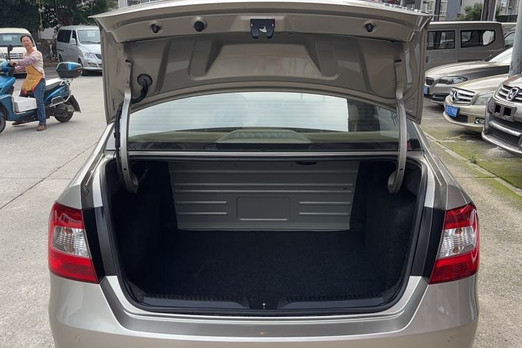 Used Skoda Rapid 2015 1.6L Automatic Smart Selection Model
