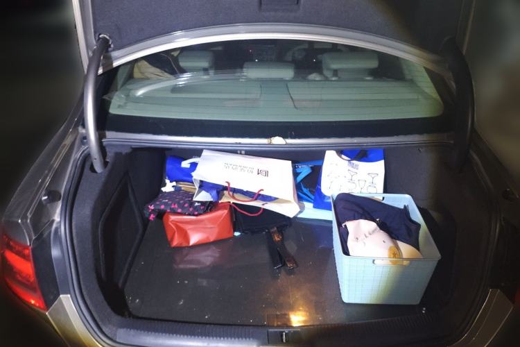 Used Audi A4L 2012 2.0 TFSI automatic Comfort trim level Trunk