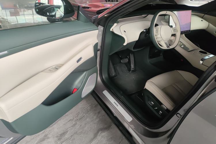 Used Xiaomi Auto YU7 2025 Ultra-Long Range Rear-Wheel Drive Version Driver Seat