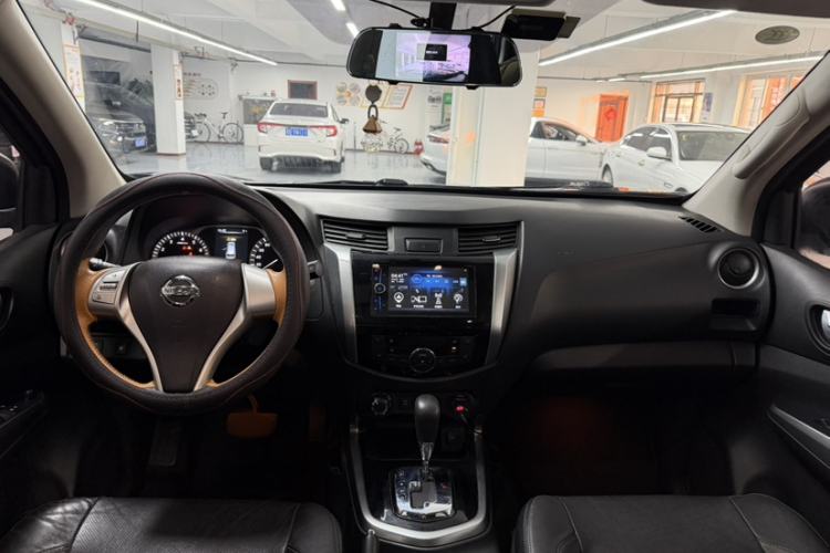 Used Nissan Terra 2018 2.5L Automatic 4x4 Luxury Edition Interior 8