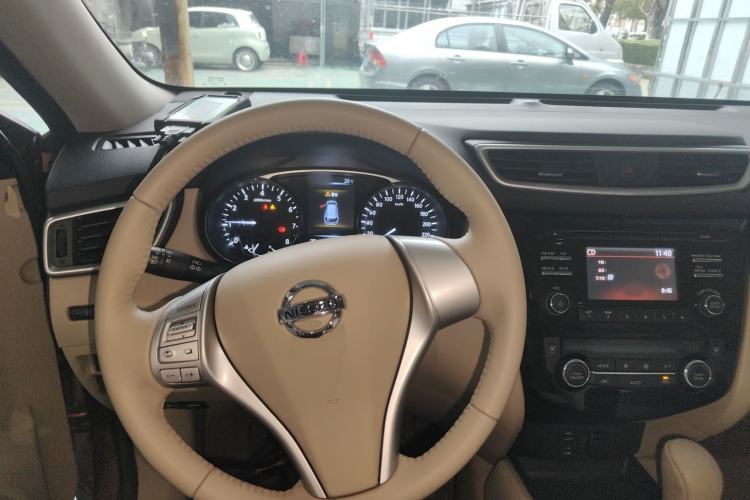 Used Nissan X-Trail 2014 2.0L CVT Comfort Edition 2WD Center Console