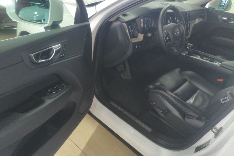 Used Volvo XC60 2019 T5 4x4 Zhiya Luxury Edition China V Standard
