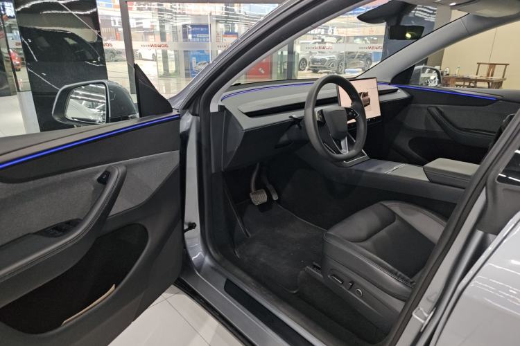 Used Tesla Model Y 2025 Rear-Wheel-Drive Version
