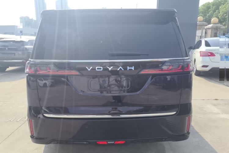 Used VOYAH Dream 2025 EV Four-Wheel Drive Prestige Qiankun Edition