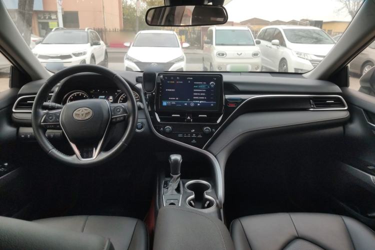 Used Toyota Camry 2021 2.0G Luxury Edition Center Console