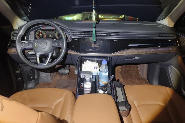 Used Audi Q7 2022 55 TFSI quattro S line Sport model
