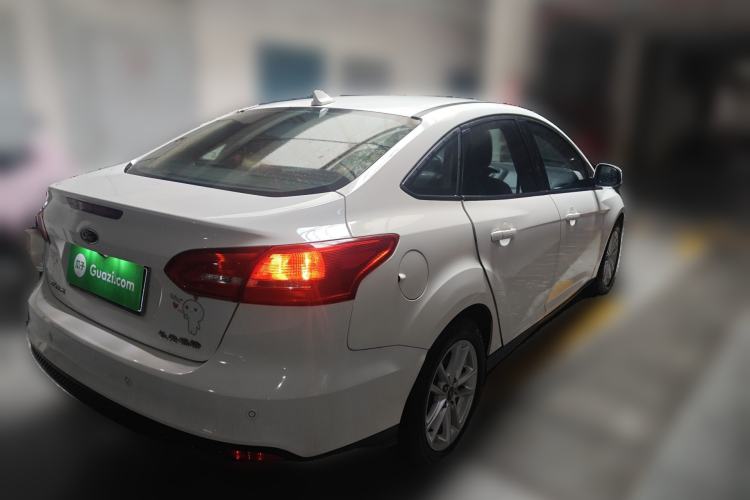 Used Ford Focus 2018 Sedan Classic 1.6L Automatic Trendy SmartDrive Edition Exterior 5