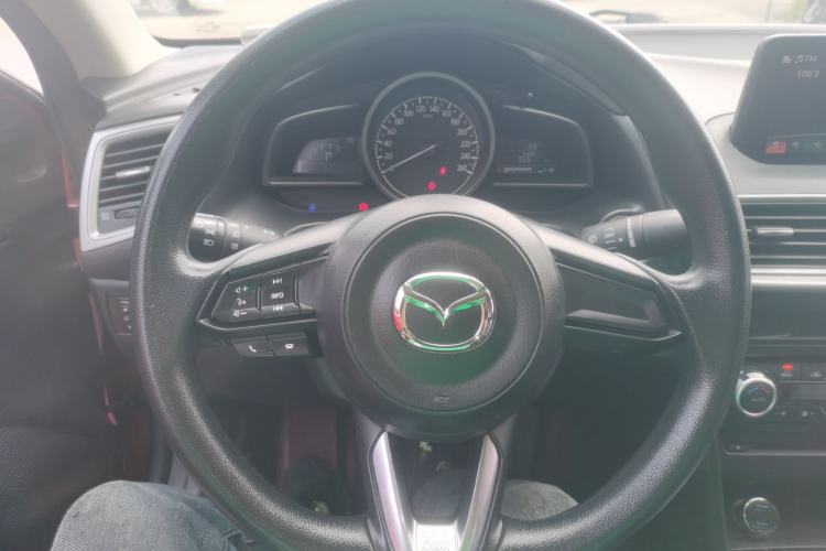 Used Mazda 3 Axela 2019 Cloud-Controlled Sedan 1.5L Automatic Luxury Model China VI Standard Steering Wheel