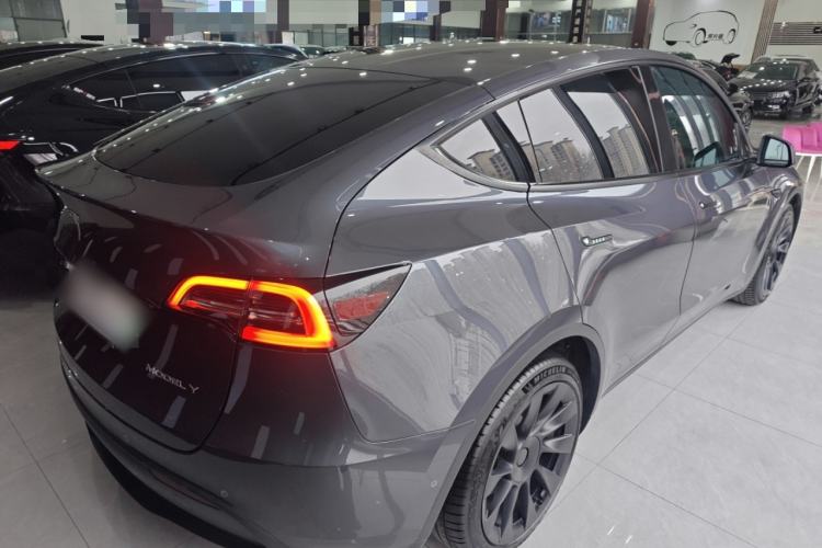 Used Tesla Model Y 2021 Long-Range All-Wheel-Drive Version
