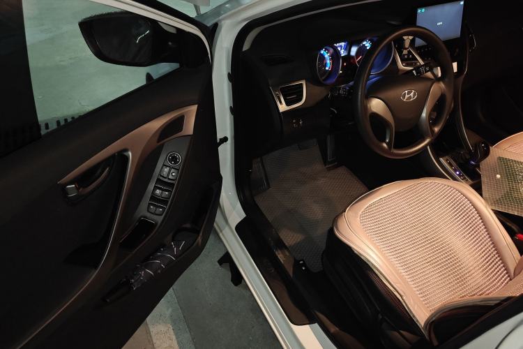 Used Hyundai Elantra (5th Generation / Langdong) 2016 1.6L Automatic Smart Version