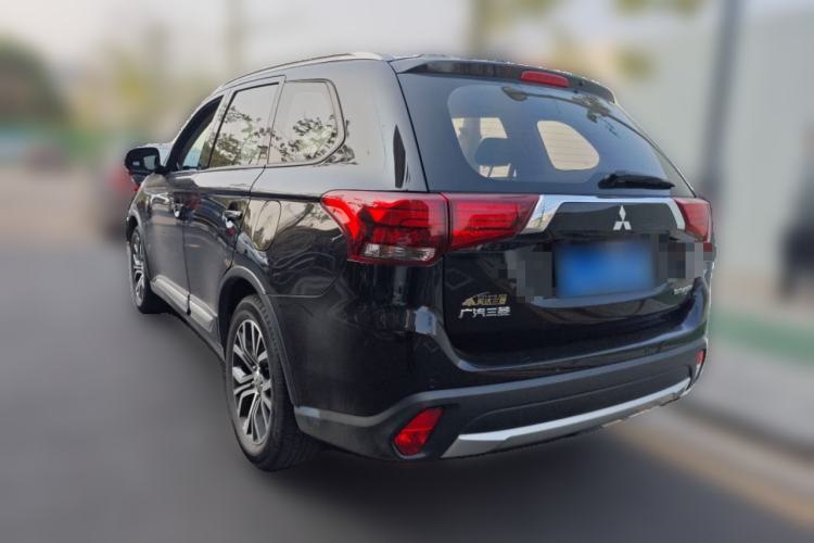 Used Mitsubishi Outlander 2018 2.0L Two-Wheel Drive Glory Edition 5 Seats
