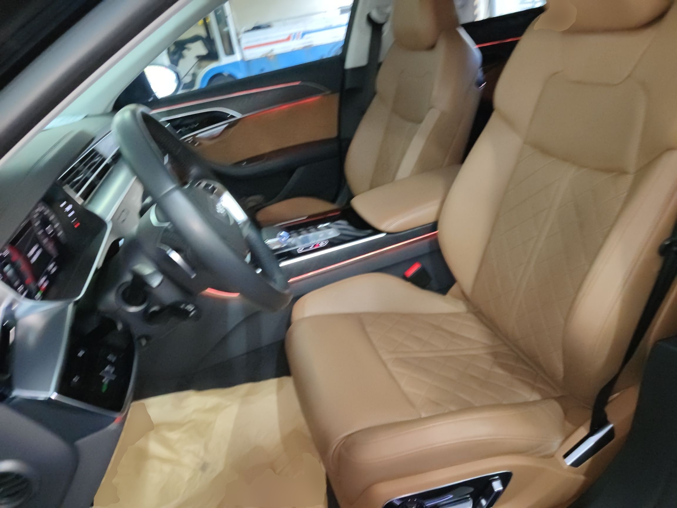 المقاعد الأمامية داخل السيارة