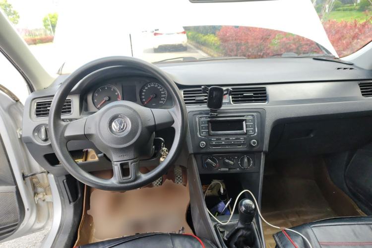 Used Volkswagen Santana 2013 1.6L Manual Fashion Edition Center Console