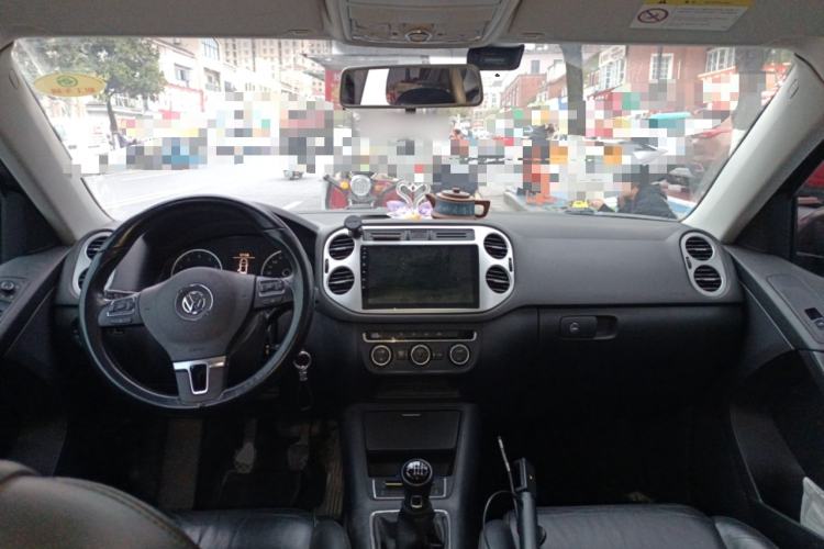 Used Volkswagen Tiguan 2015 1.8TSI Manual Two-Wheel-Drive Limited Edition Center Console