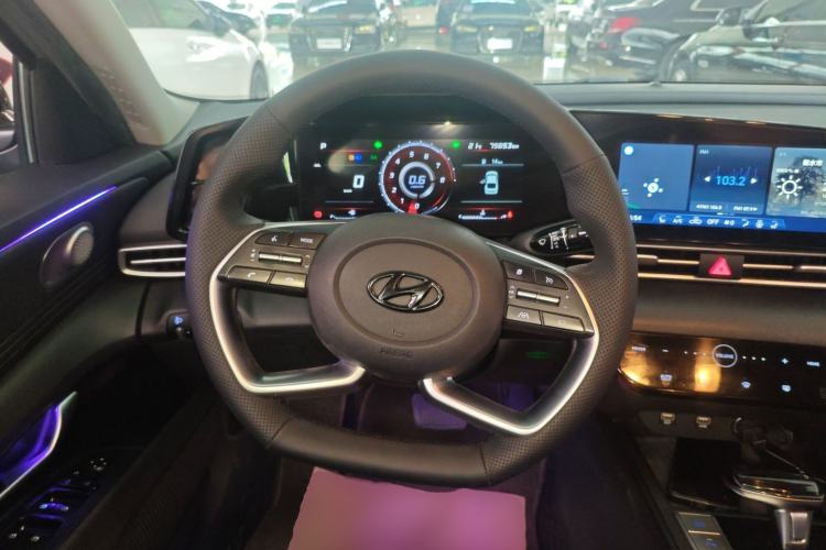 Used Hyundai Elantra 2021 1.5L CVT LUX Prestige Edition
