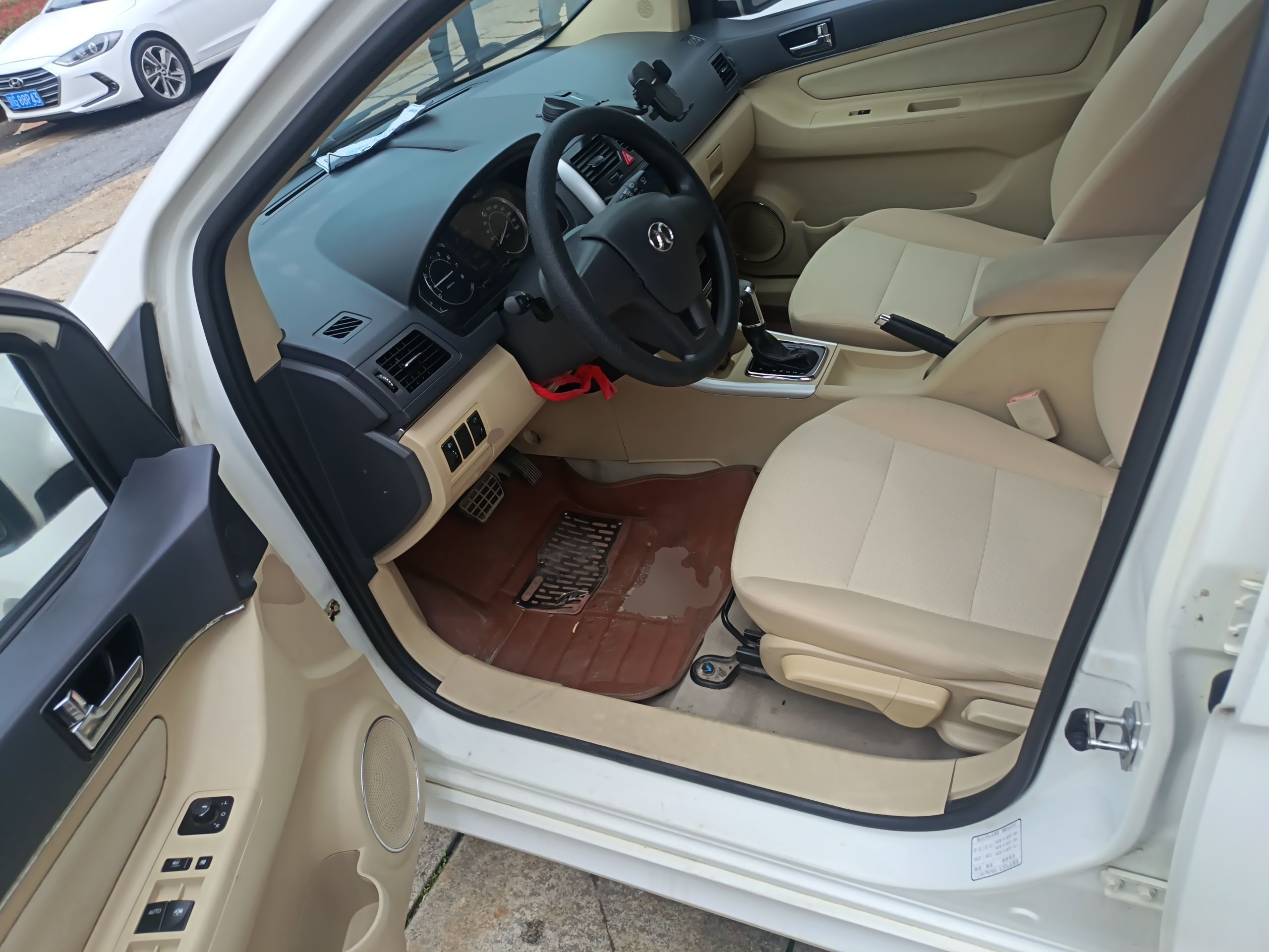 Переднее сиденье в автомобиле