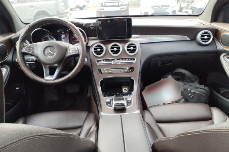 Used Mercedes-Benz GLC 2018 Refreshed GLC 300 4MATIC Dynamic Edition Center Console