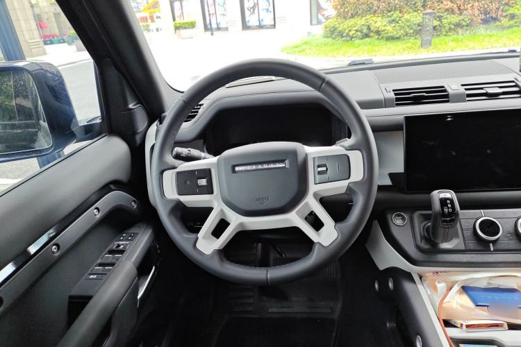 Used Land Rover Defender 2025 110 3.0T P400 X-Dynamic SE Steering Wheel
