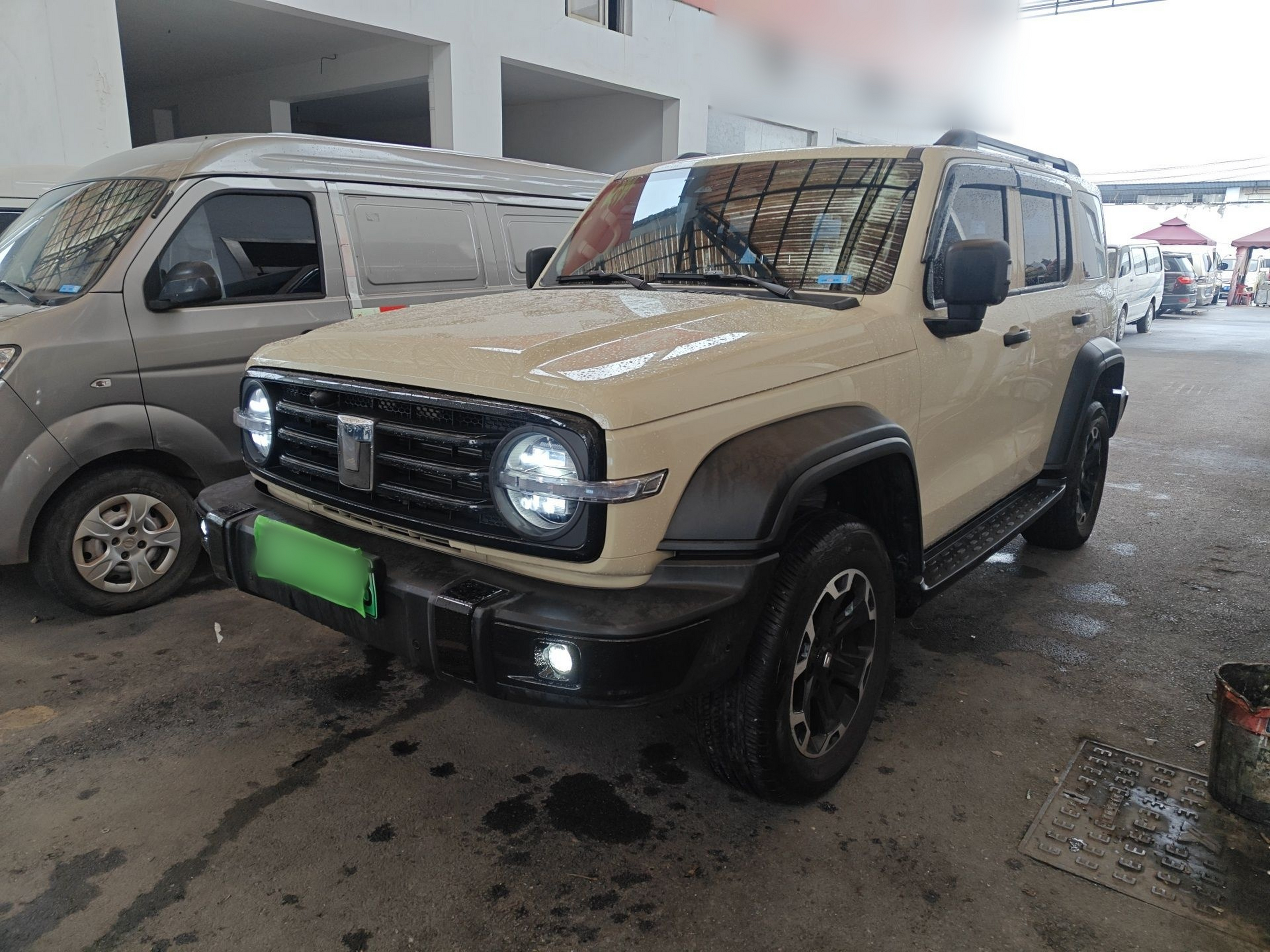 Под передней частью автомобиля