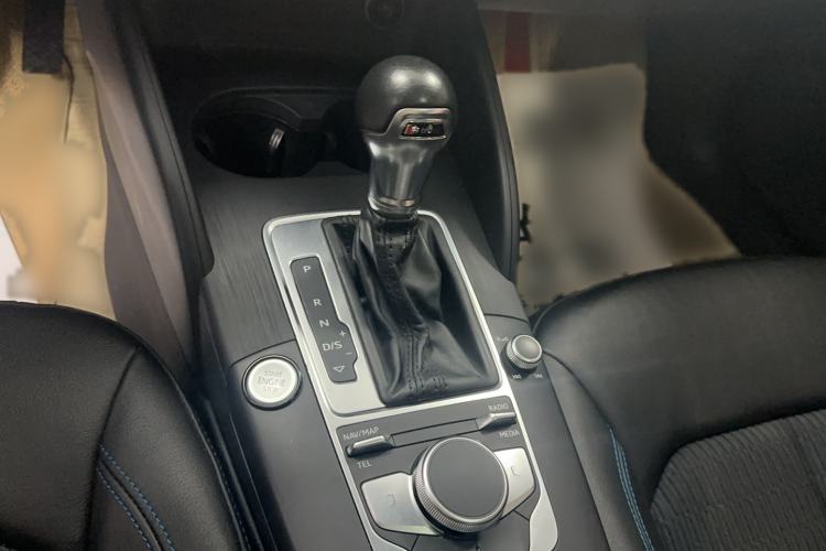 Used Audi A3 2020 Sportback 35 TFSI Fashion Edition China VI Emission Standard Gear Lever